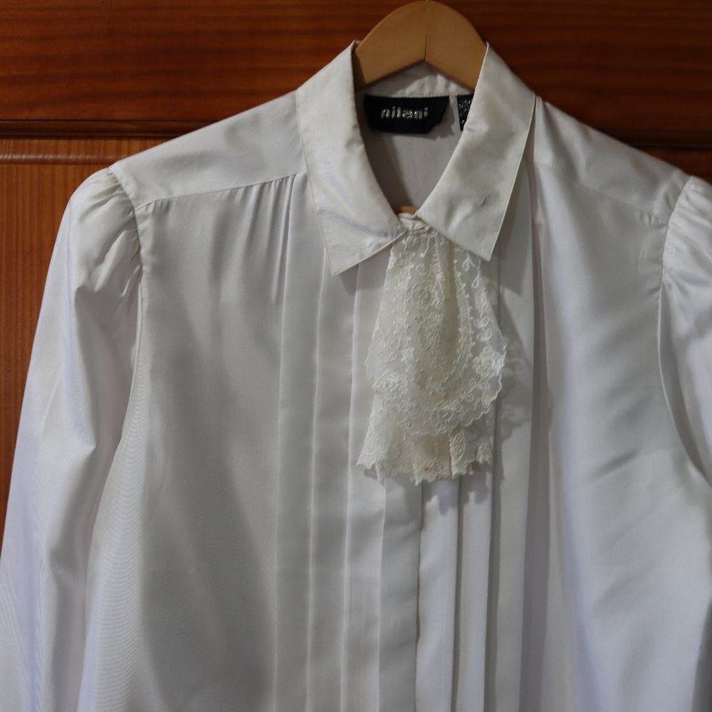 Nilani Vintage White High Neck Modest Ascot Hidden Button Pleated Blouse 11/12 - Picture 3 of 14